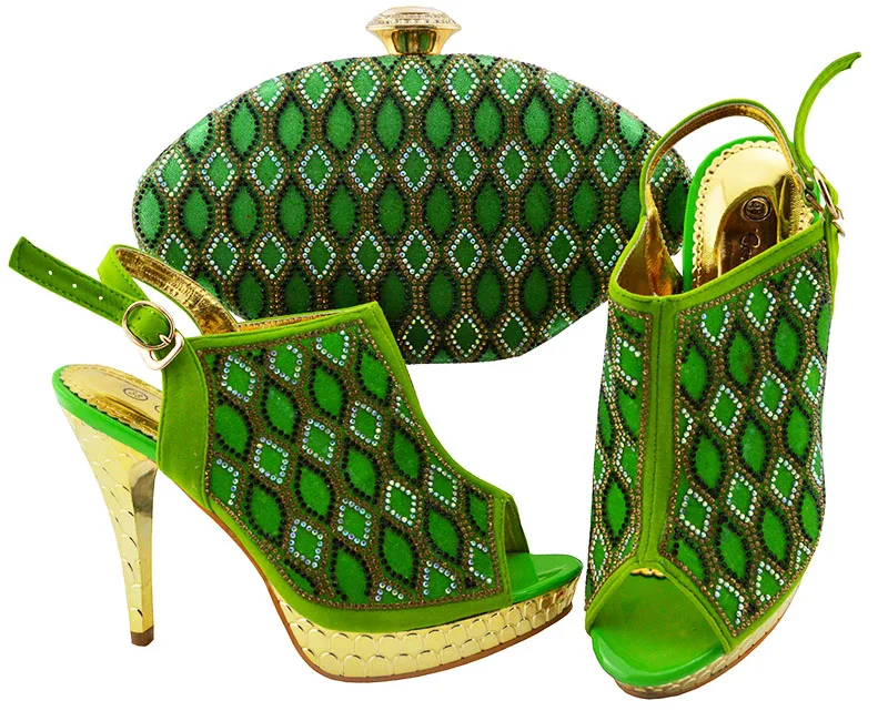 Новейший комплект из итальянских туфель и сумочки новейшего дизайна цвета хаки