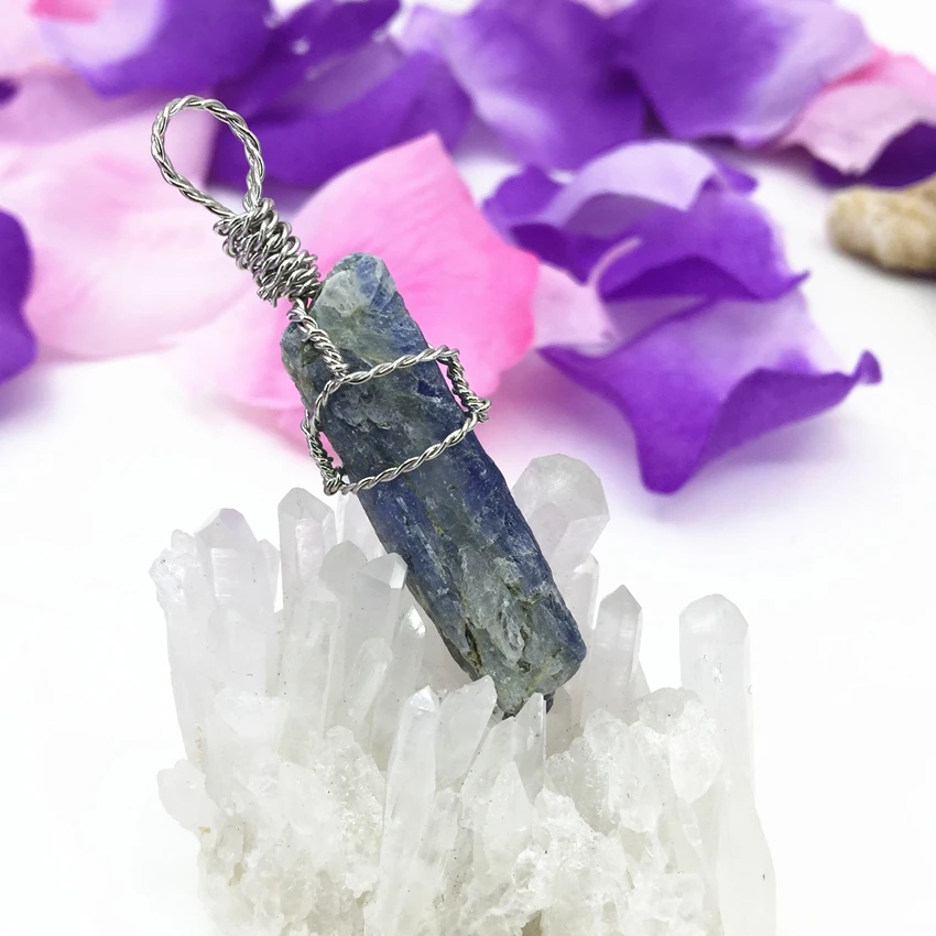 Изысканный ручной работы natural Камень blue кианит Неправильной Charms серебряный