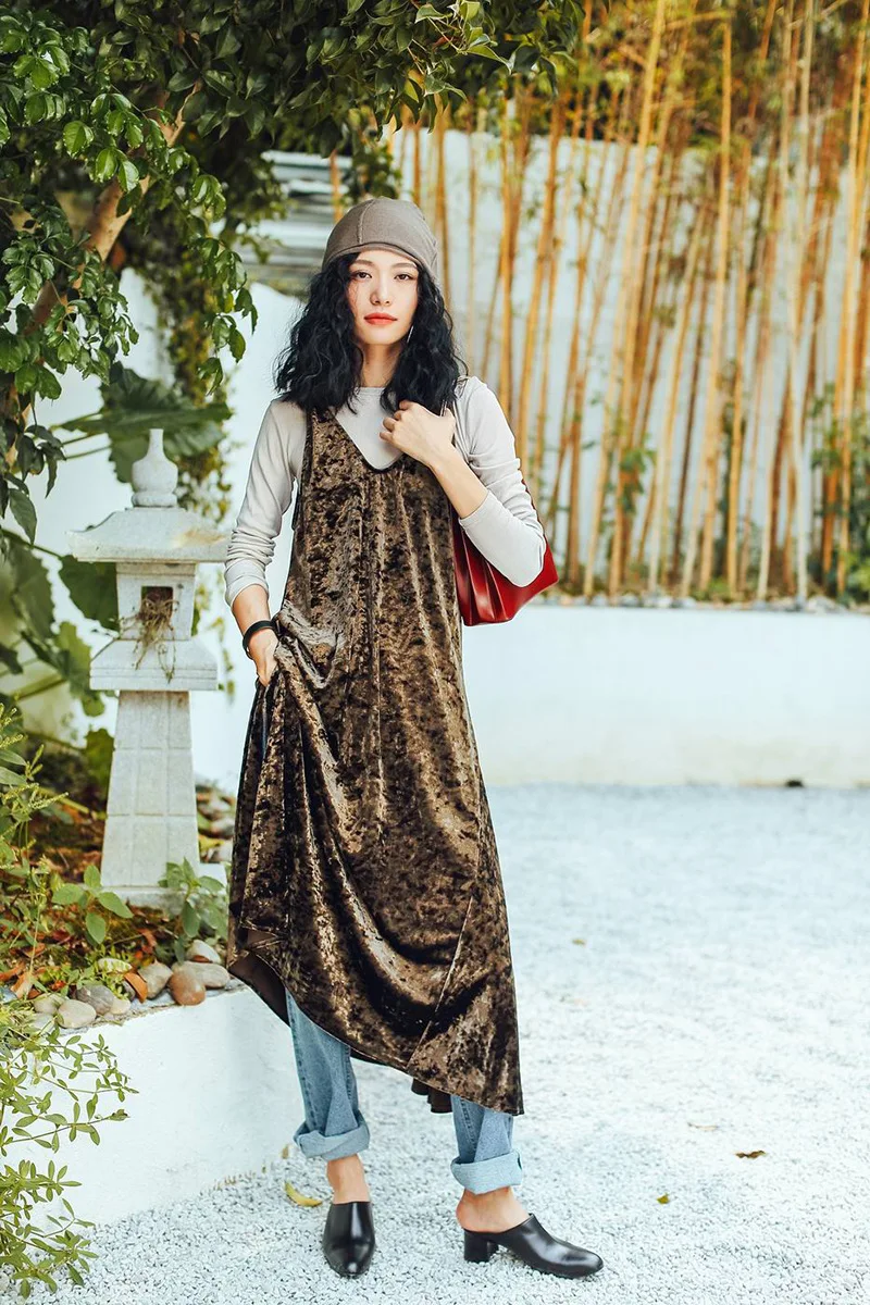 Весна лето 2017 модное белое/кофейное вельветовое платье до середины икры