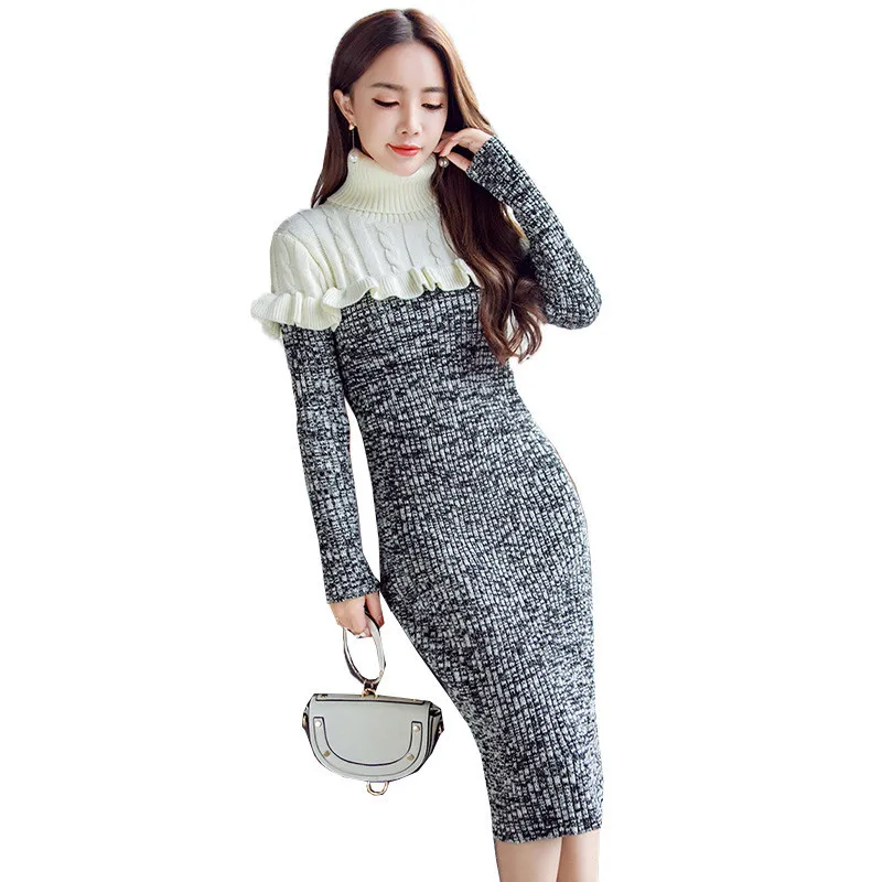 Осенне-зимнее комбинированное трикотажное платье-свитер с высоким воротом