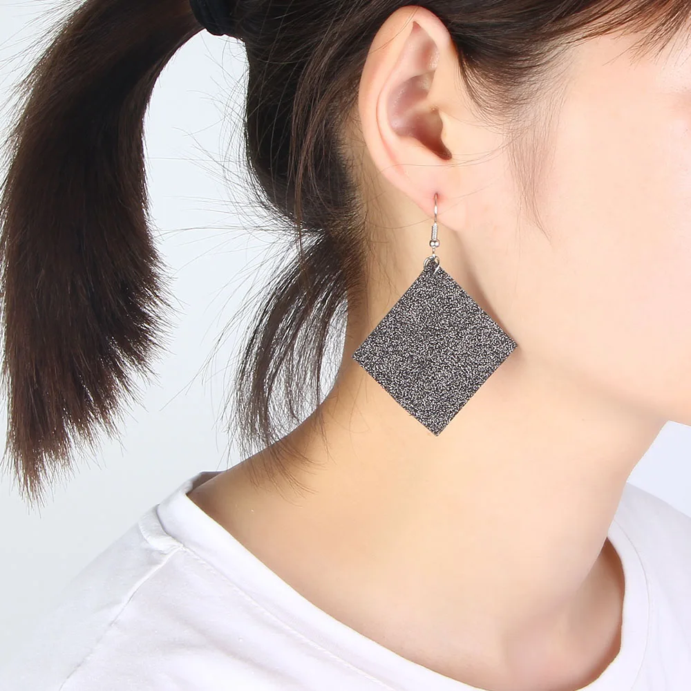 Модные стильные кожаные многоцветные квадратные висячие серьги с блестками для