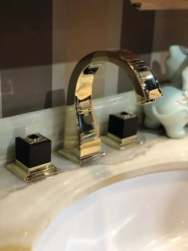 Фото TI-GOLD PVD 8 дюймов 3 широкий с отверстиями ванная комната туалет раковина кран смеситель на бортике роскошный кран квадратный дизайн №3