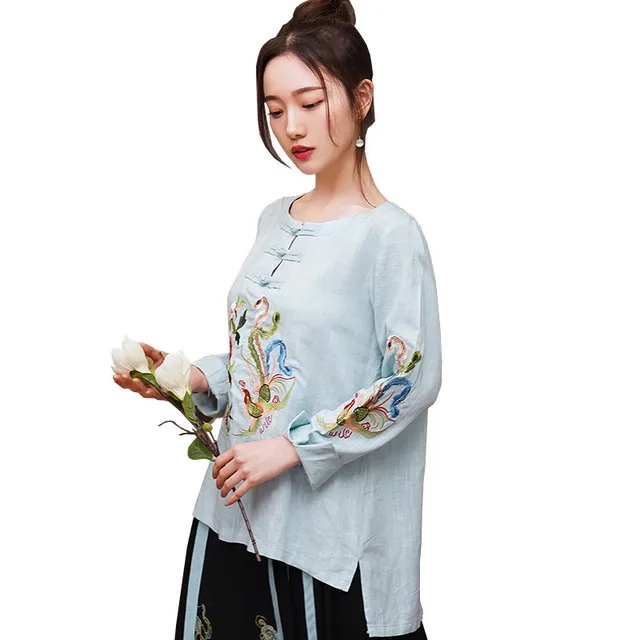 light blue Китайская традиционная Стиль Для женщин из хлопка и льна рубашка блузка Винтаж женские ботинки выше лодыжки с цветочной вышивкой, топы Восточный костюм Hanfu показать Костюмы - Цвет: light blue