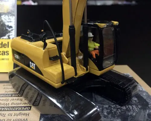 Новый гидравлический экскаватор Cat 320D L с молотком 1/50 отлитый под давлением 85280