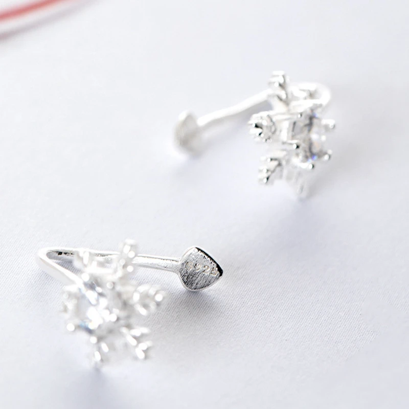 Серьги Клипсы из серебра 925 пробы с цирконом в виде снежинки и