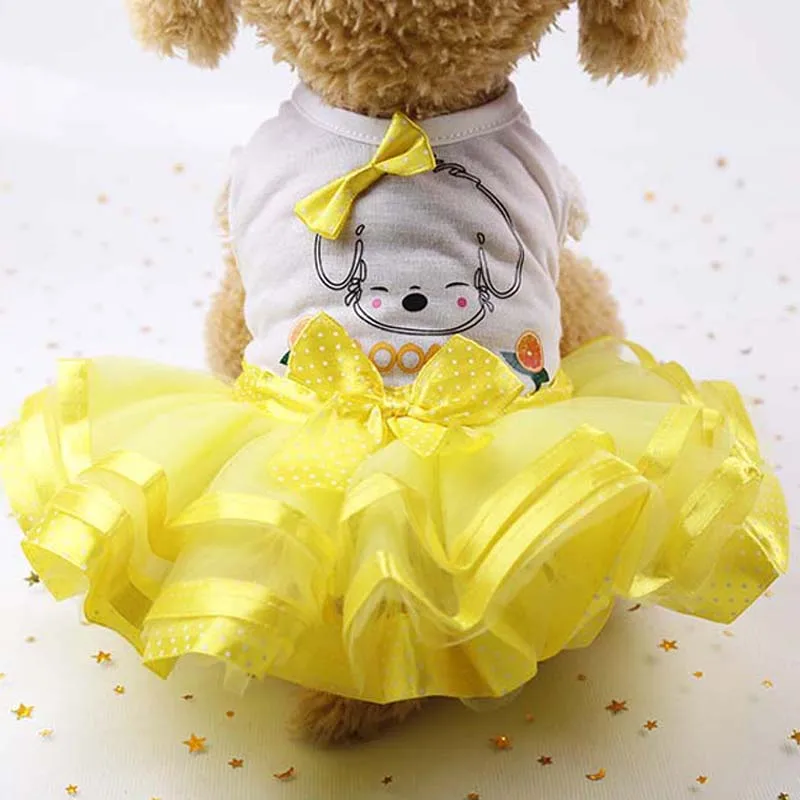 Spring Summer New Dog Dress Strawberry Animal Print Beautiful Chic Smaller Bowknot Lace Tutu Fashion Design Pet Skirt vestidos |