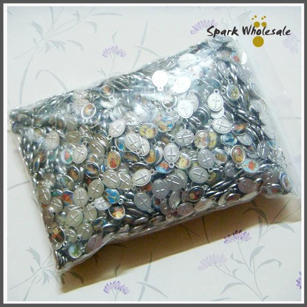 

100pcs/lot Wholese Religious Medals 15*10mm Assorted Saint Picture Miraculous Maria Divine Mercy Jesus Guadalupe Bracelet Charms