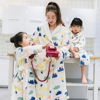 Семейные пижамы 2018 осенне-зимняя одежда Мама и я модный фланелевый Халат с милым