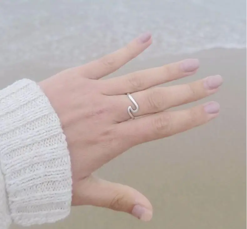 Популярные ювелирные изделия волнистые кольца из сплава для женщин Простые