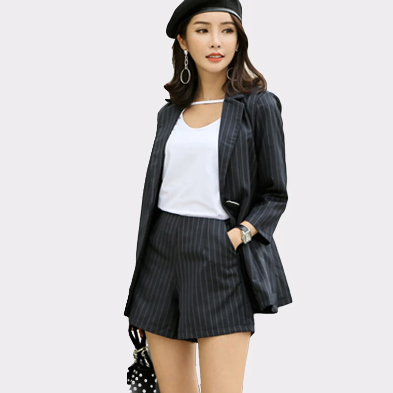 Женский офисный костюм из 2 предметов: блейзер в полоску + эластичные шорты 2017 |