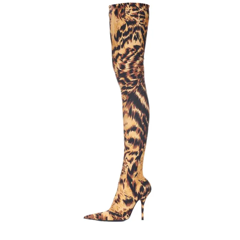 Фото Женские высокие сапоги выше колена на тонком высоком каблуке с леопардовым