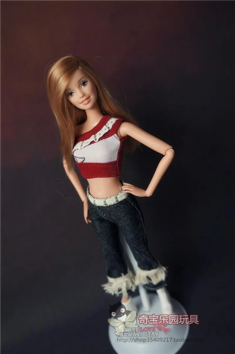 Аксессуары для детских кукол 30 предметов = одежда + обувь вешалки разноцветные