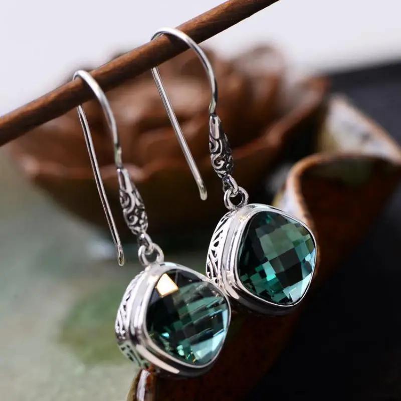 Серьги из настоящего серебра 925 пробы с зелеными кристаллами женские