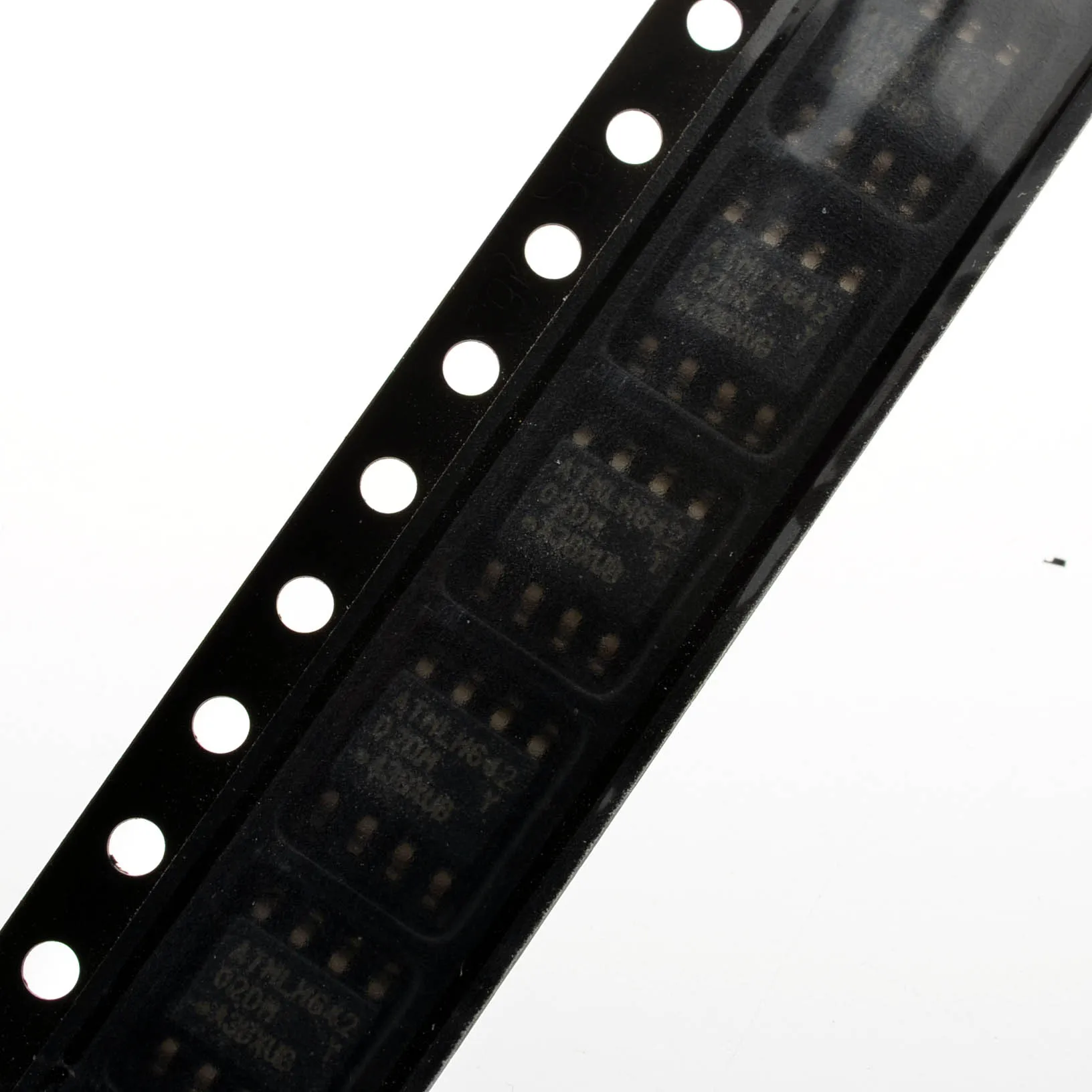 AT24C02D-SSHM-T SOIC8 интегральная схема IC Chip