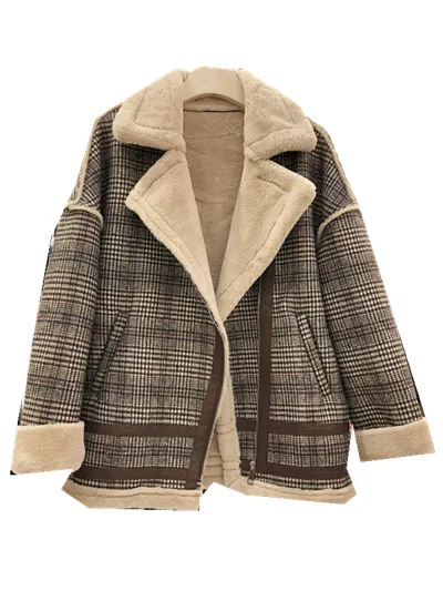 

High quality 2018 Winter new loose show thin and velvet plaid coat thickened lamb wool clothing warm cotton clothing women