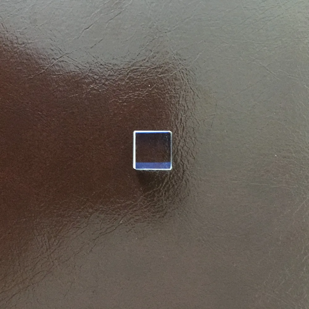 

Плоская выпуклая цилиндрическая линза 5*5*3,82 мм H-K9L Оптическое стекло r7.75 мм конденсаторные линзы принимаются на заказ