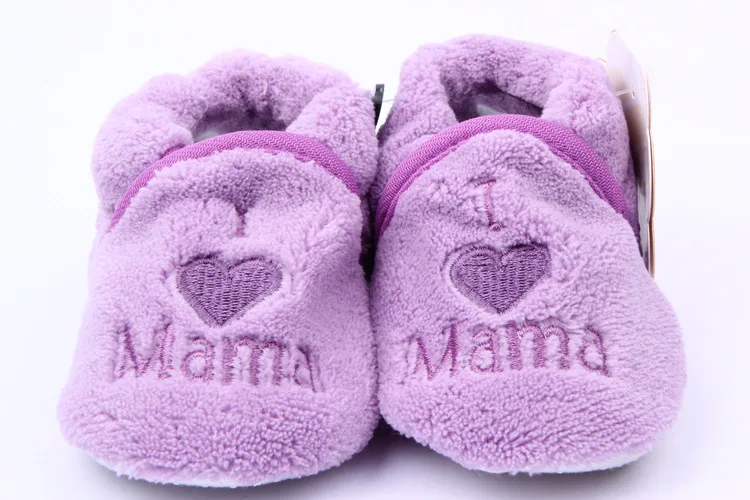 Purple Очень милая обувь для маленьких девочек; Детские Зимние теплые плюшевые пинетки для малышей; мягкие тапочки с надписью «I Love TATA MAMA»; обувь для малышей - Цвет: Purple