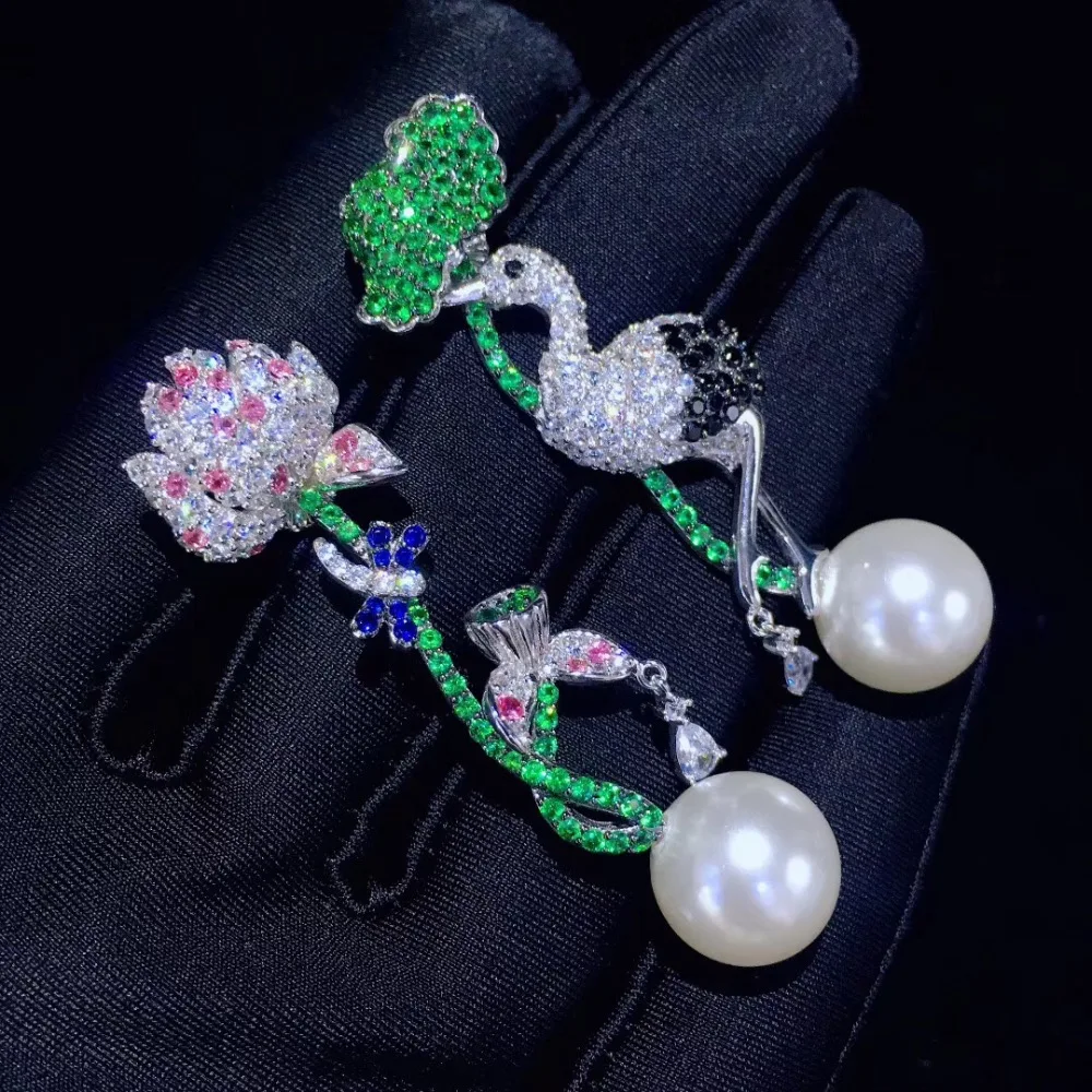 

Серьги-гвоздики Асимметричные из серебра 925 пробы с цветком лотоса и жемчугом