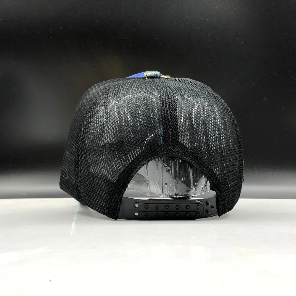 Бейсбольная кепка с блестками и блестящими сетчатыми вставками вечерние