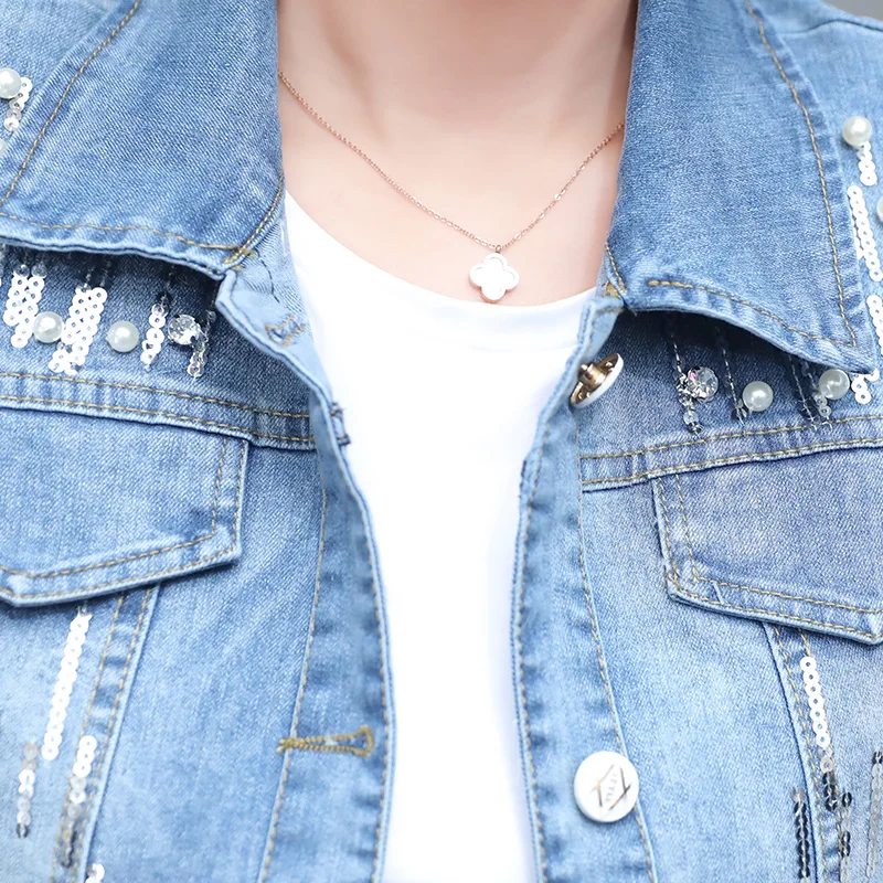 Женская джинсовая куртка с заклепками Классическая приталенная из денима