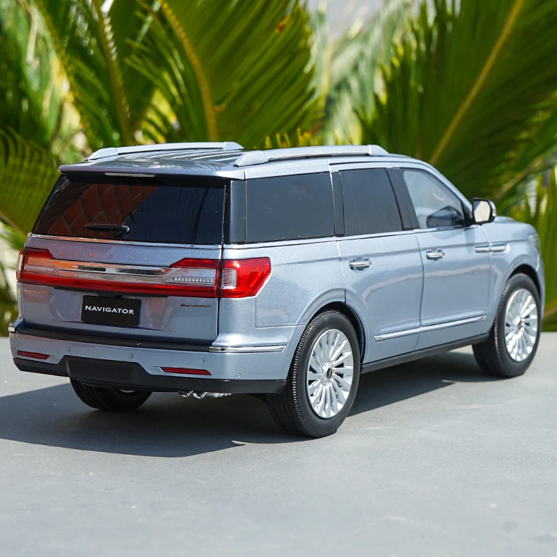 1:18 сплав LINCOLN NAVIGATOR литая под давлением модель автомобиля оригинальная коробка авторизованные подлинные детские игрушки