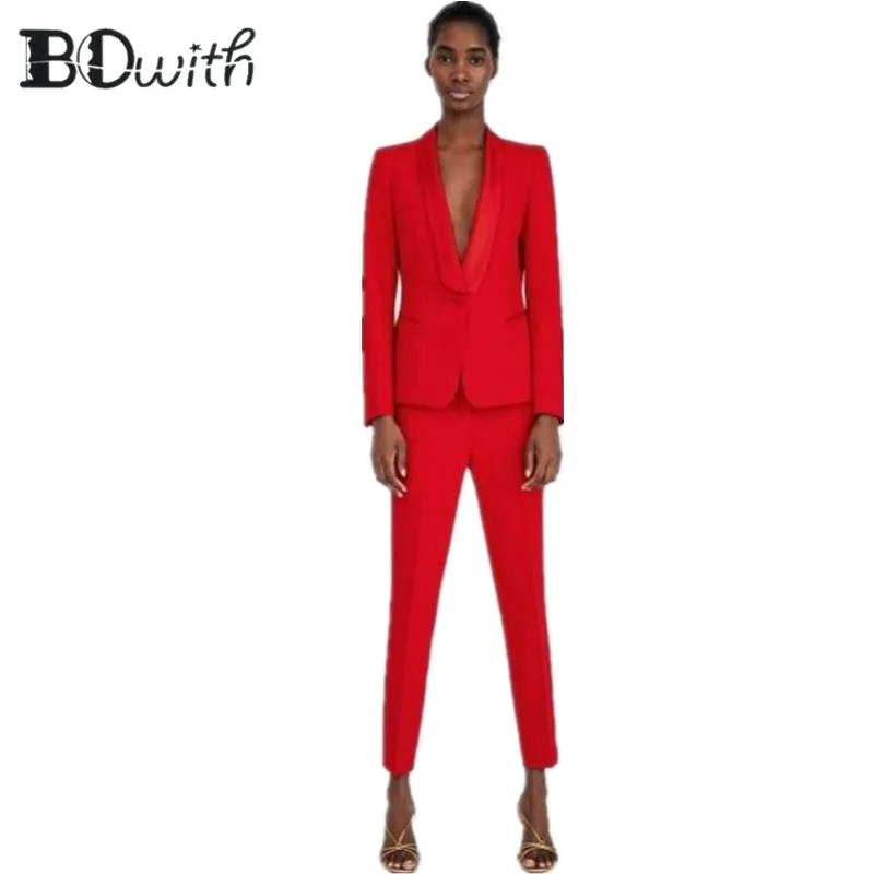 Женский офисный костюм красный из двух предметов (пиджак + жилет) с отложным