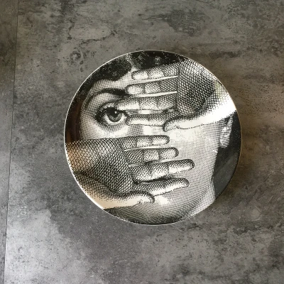 H 8 дюймов Милан rosenthal Piero fornasetti тарелки чистого черного цвета и белой иллюстрации Топ Мода висят блюда по производству образцов/дома/отеля настенный Декор - Цвет: H