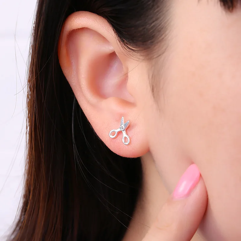 Новое поступление 2017 года маленькие серьги Простые Ножницы гвоздики для женщин
