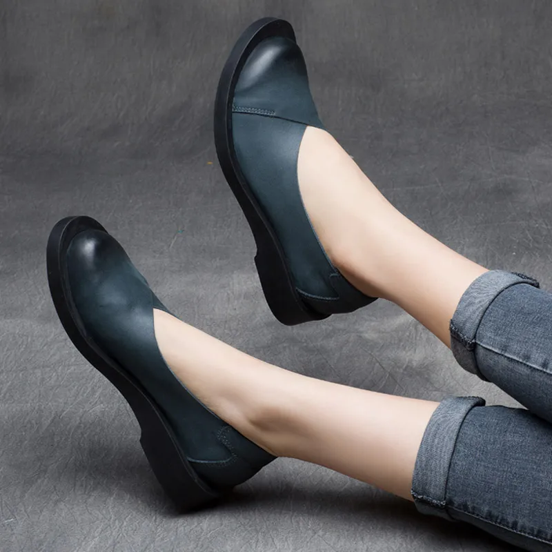 Женские кожаные лоферы без шнуровки на плоской подошве из натуральной кожи