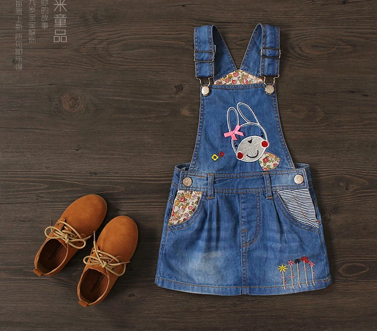 Джинсовый сарафан для девочек на подтяжках с вышивкой в виде кролика | Детская