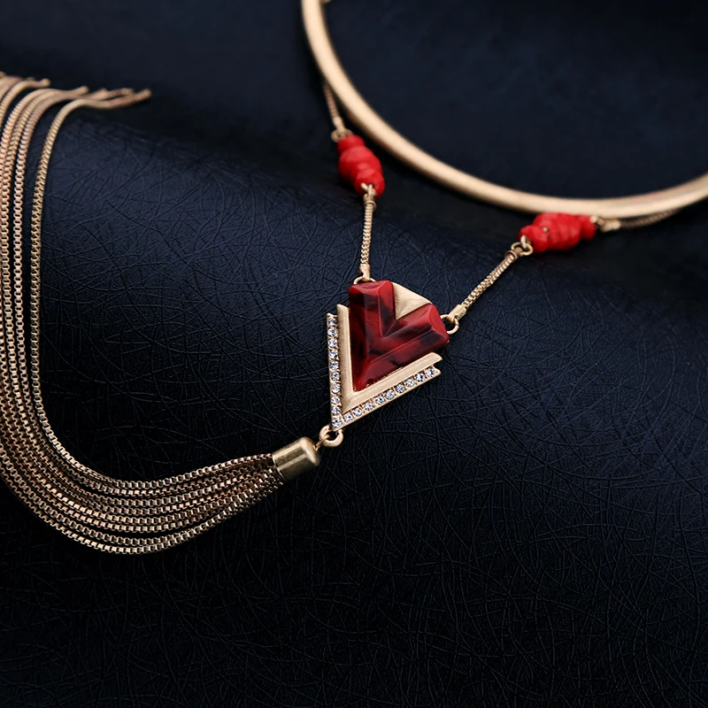 Длинное ожерелье с подвеской и кисточками античное золотистое многослойное