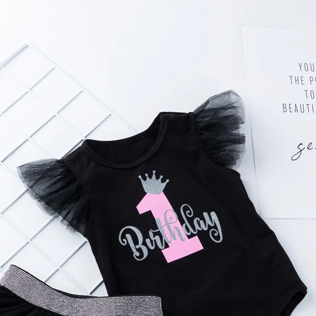 Модная одежда для маленьких девочек с рукавами крылышками и мультяшным принтом