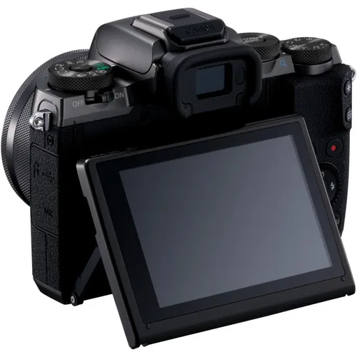 Беззеркальная цифровая камера Canon M5 с объективом 15-45 мм