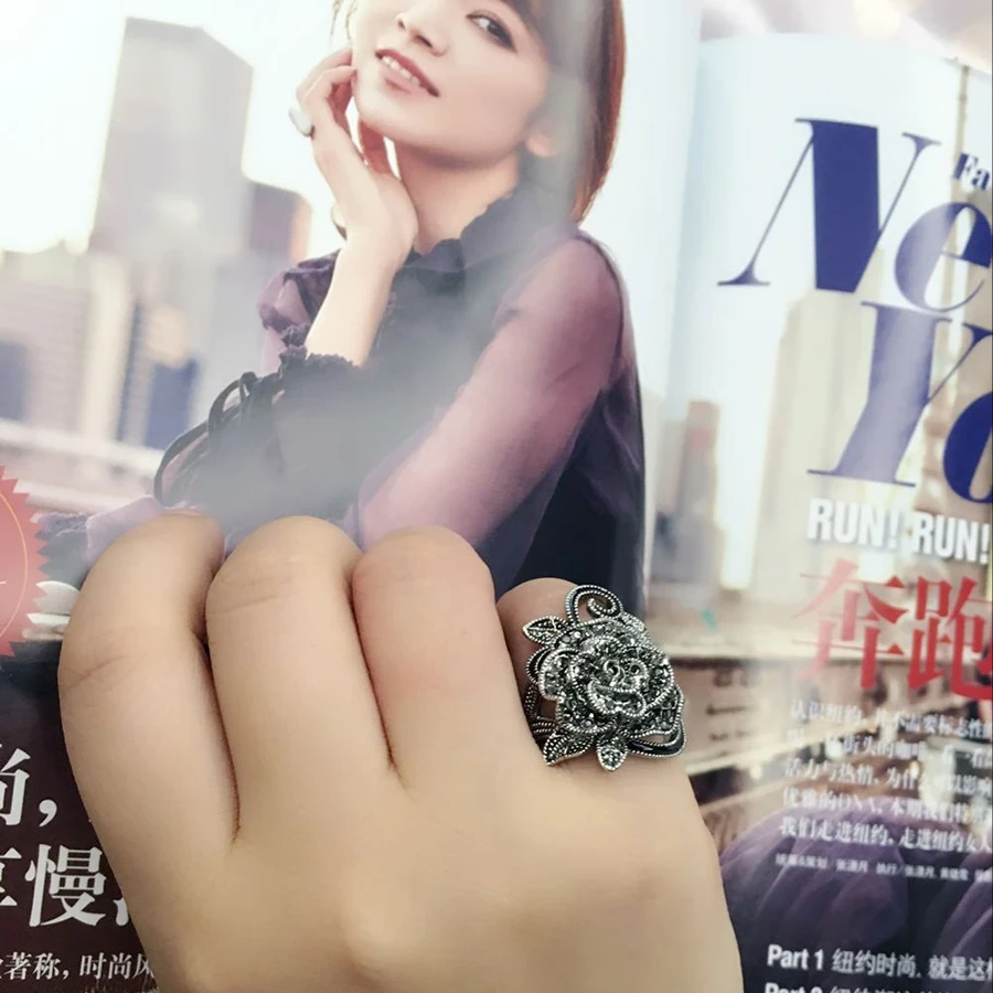 Роскошное кольцо с серым кристаллом посеребренное винтажное ювелирное изделие в