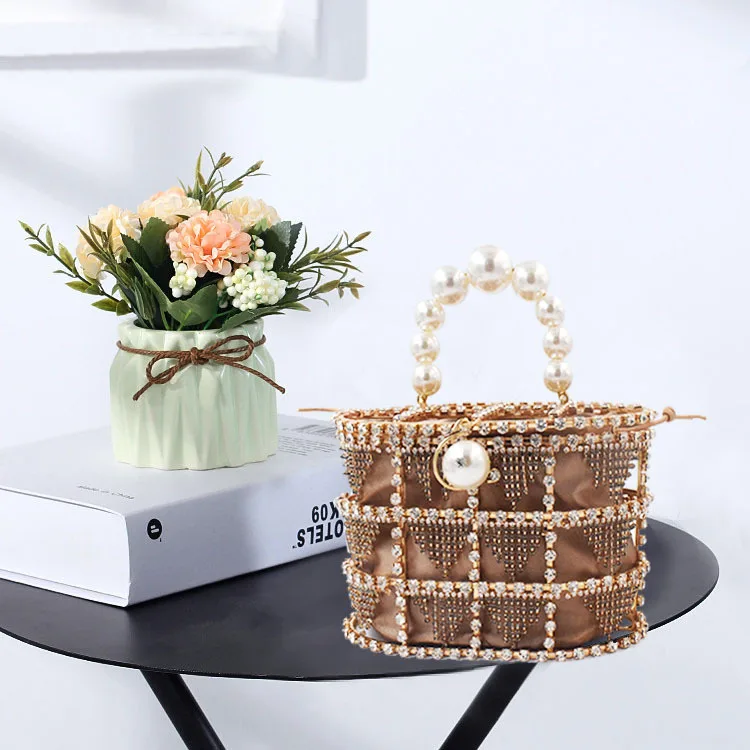 NEW Pearl Vintage Women Evening Bag Metal Hollow Out Diamond Banquet Party Shoulder And Crossbody Bags Wedding Clutch Cage Han - Цвет: 1