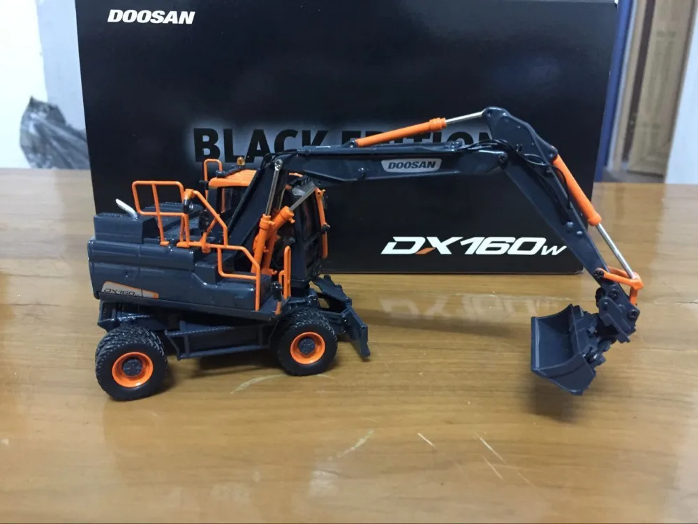 Редкий! Универсальные хобби Bobcat Doosan DX160W колесный экскаватор масштаб 1/50 черный