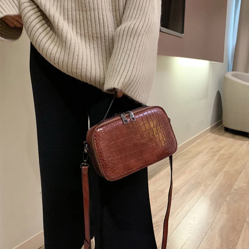 Женская сумка через плечо Mododiino маленькая однотонная на с ручкой модель DNV0985