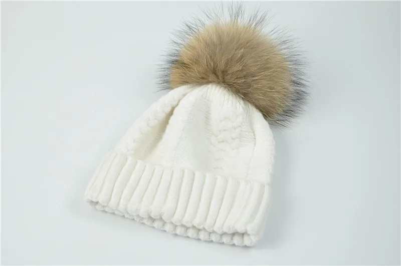 White natural fur Зимняя шапка с помпоном из натурального меха енота для женщин и девушек, шерстяная вязаная шапка с большим пушистым меховым помпоном, шерстяная кашемировая шапка с мехом ангоры - Цвет: White natural fur
