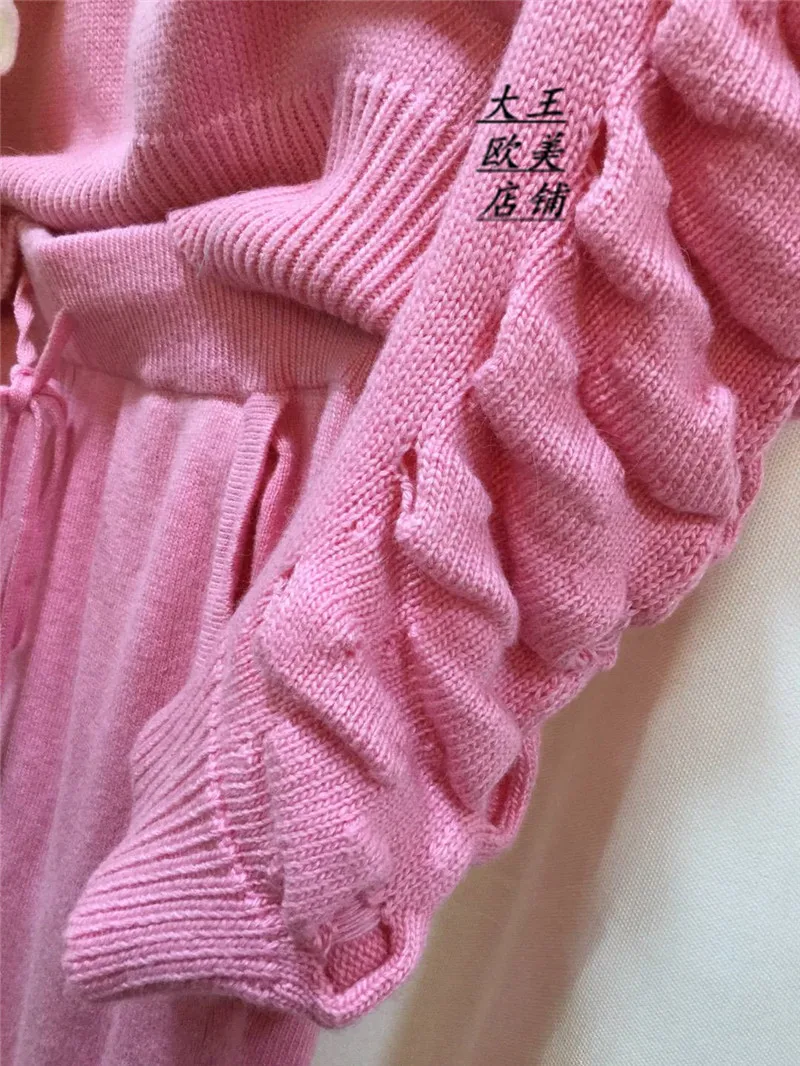 Winter Woolen and Cashmere Knitted warm Suit hollow cut Wrinkled on the sleeve Sweater + Mink Trousers Two-piece wj1853 |