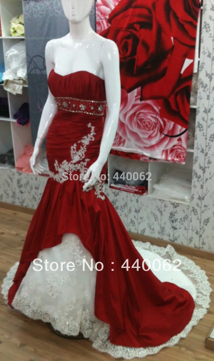 Свадебное платье Марии на заказ элегантное красное без бретелек из тафты