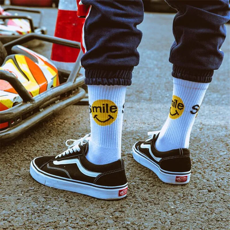 Harajuku Для мужчин Off White в стиле хип хоп с круглым вырезом носки со смайликом