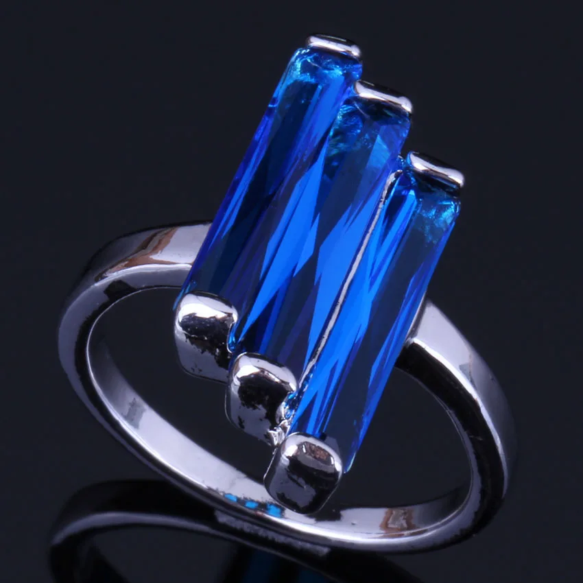 

Jolly Rectangle Blue Cubic Zirconia Silver Plated Ring V0433
