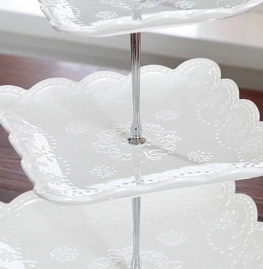 Фарфоровая трехуровневая подставка для торта с бабочками декоративная