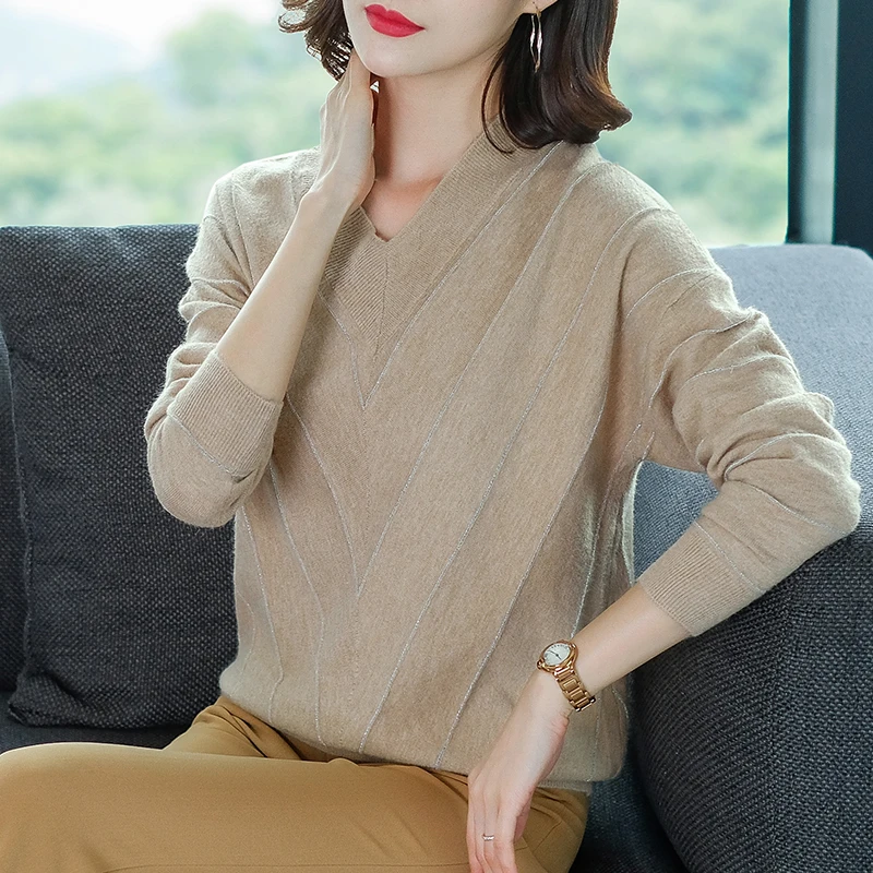 Женский свитер с V-образным вырезом свободный трикотажный в полоску популярных