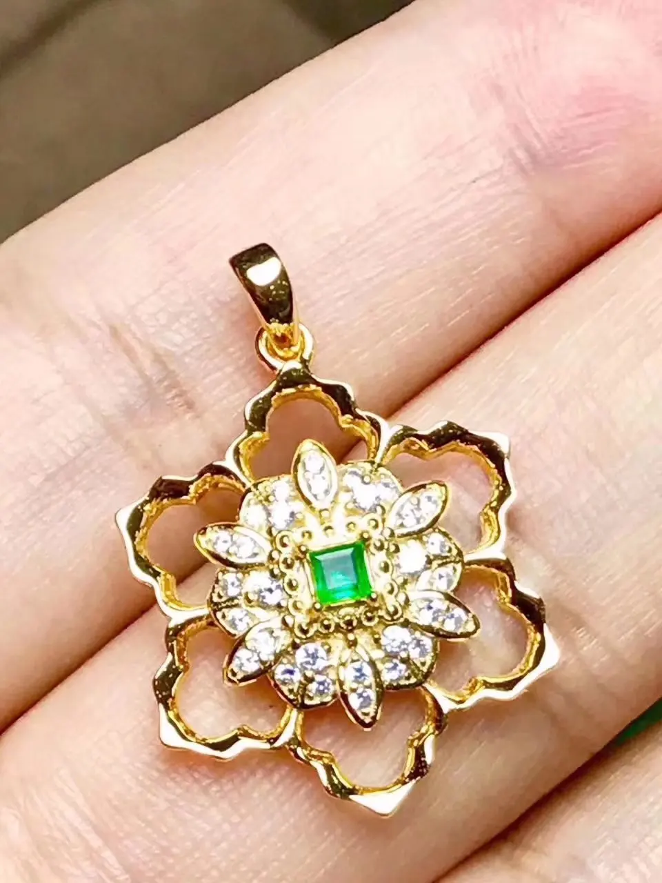 Женский ювелирный комплект из серебра 925 пробы с изумрудом 3 мм | Украшения и