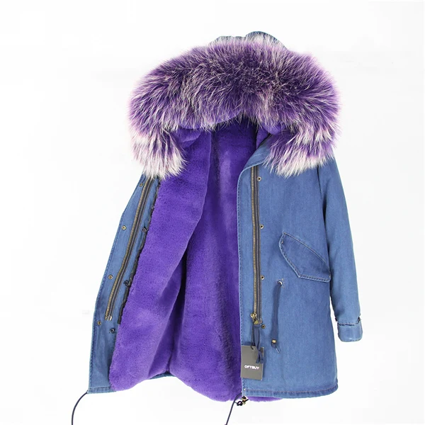 Женская длинная джинсовая куртка парка с воротником из натурального меха енота
