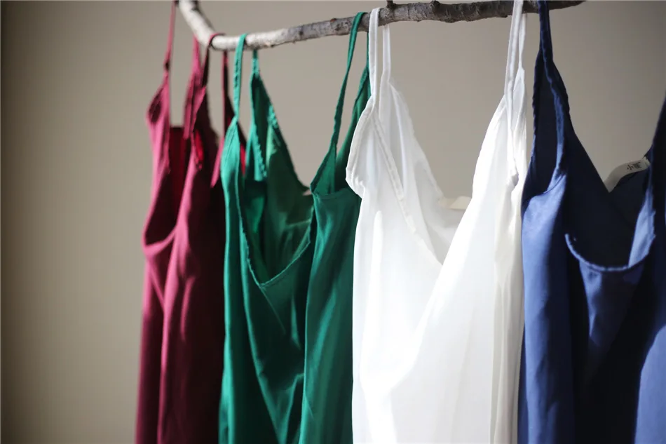 Женское сексуальное черно-белое шелковый атлас Слип платье А-силуэта блестящие