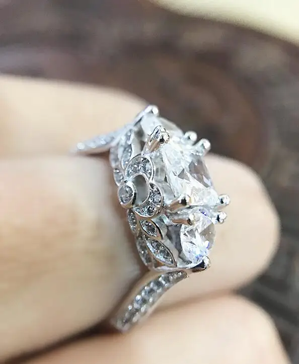 2017 новое поступление женские модные ювелирные изделия Три камня Принцесса Cut 5A