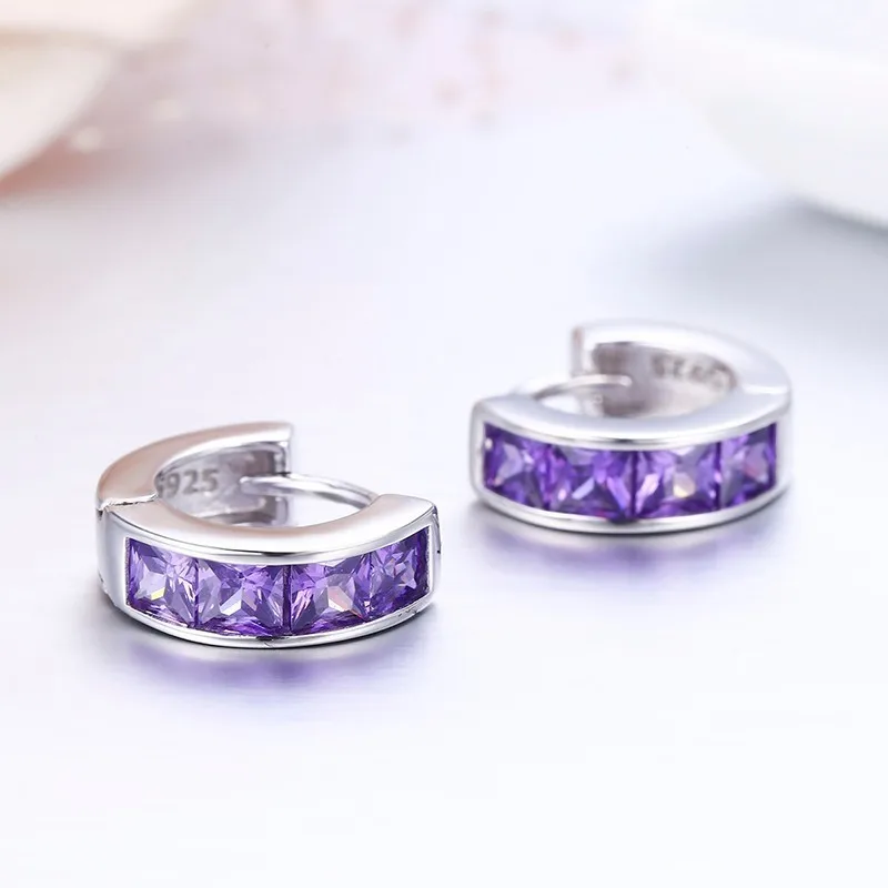 Серьги кольца Huggie женские из серебра 925 пробы с фиолетовыми