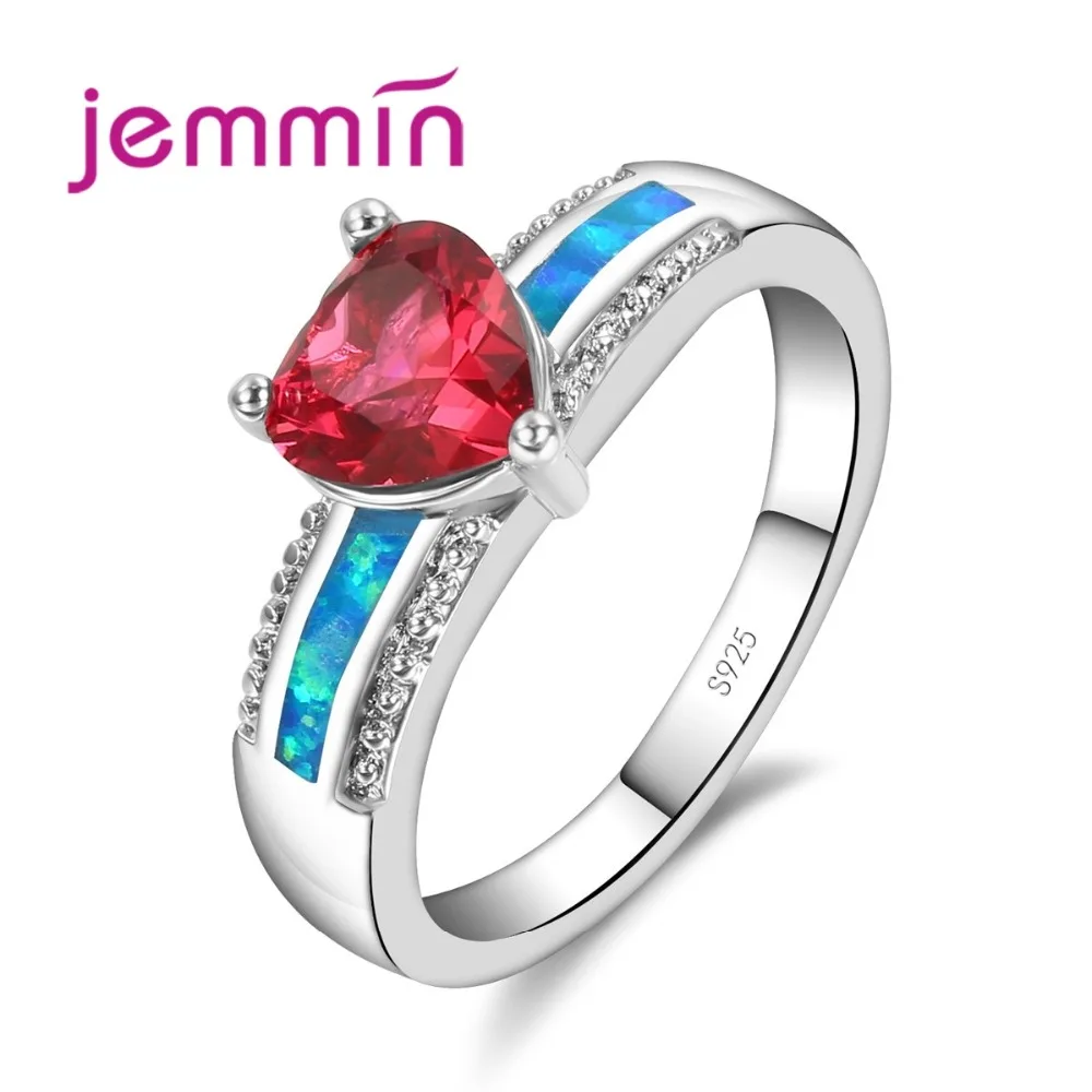 Женское кольцо из серебра 925 пробы с треугольным красным кристаллом и голубым